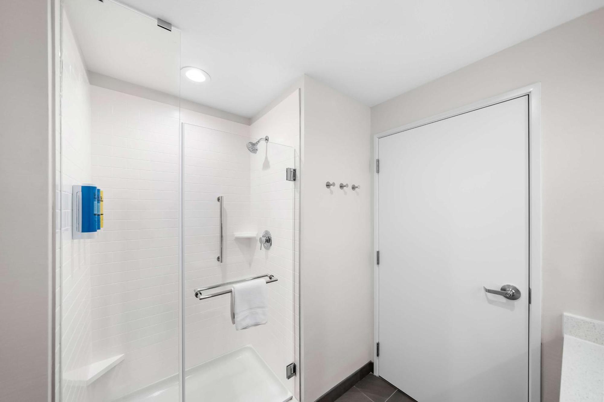 Отель Tru By Hilton Plano Hwy 75 Экстерьер фото