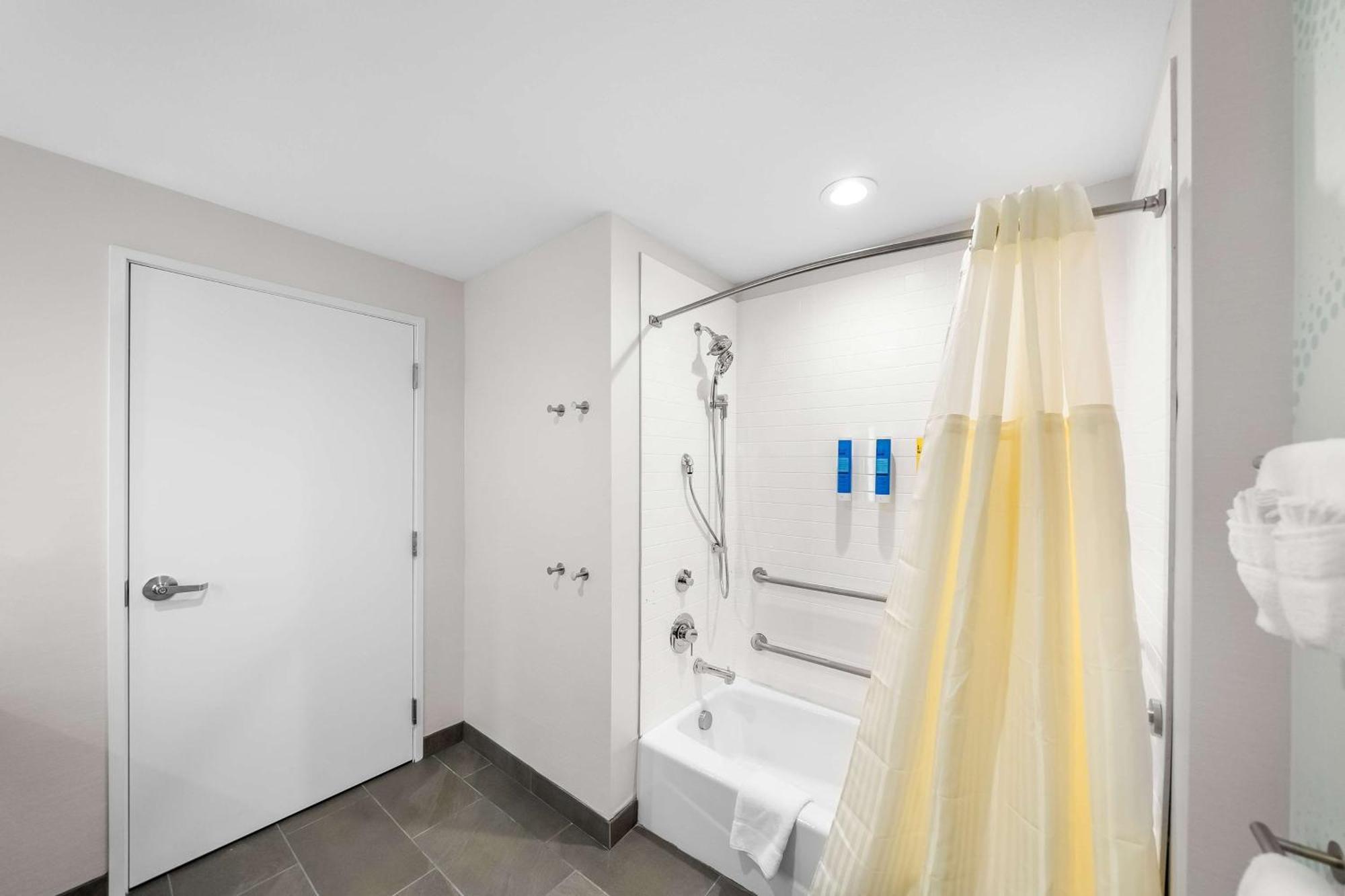 Отель Tru By Hilton Plano Hwy 75 Экстерьер фото
