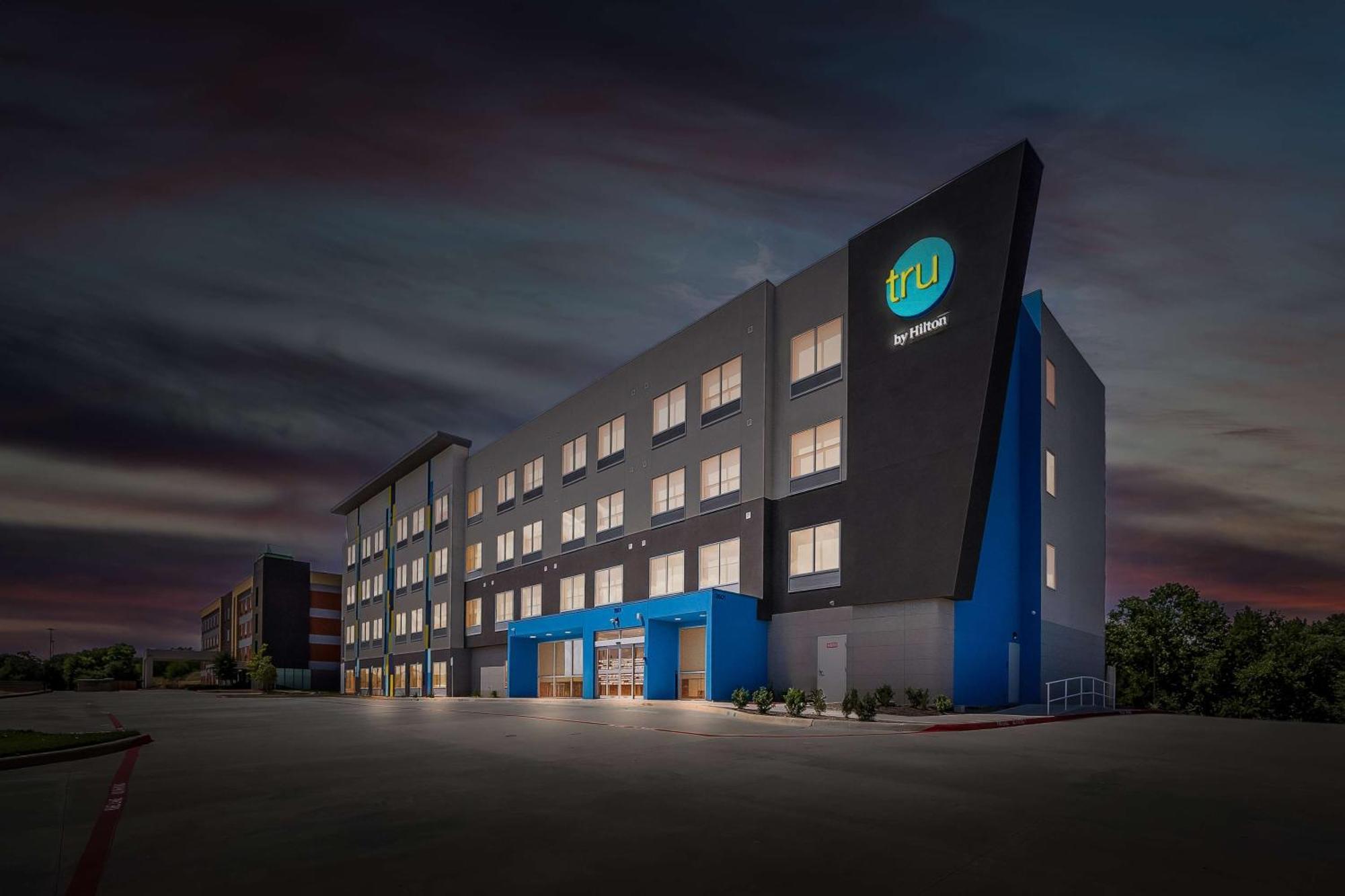 Отель Tru By Hilton Plano Hwy 75 Экстерьер фото